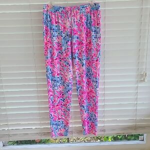 Lilly Pulitzer Pink and Blue Leggings Vibrant Floral Design